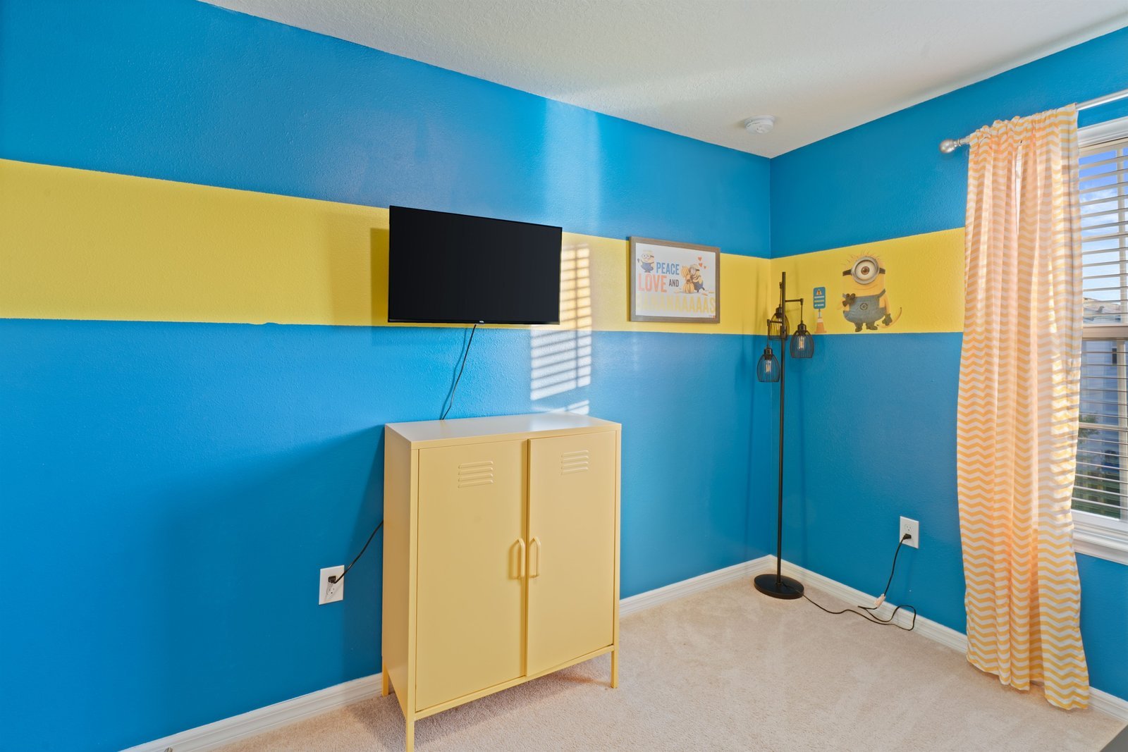 Minion room with bunk bed sleeping up to 3 kids and smart TV